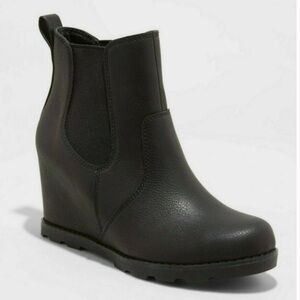 NWOT Universal Thread Black Wedge Boots size 10